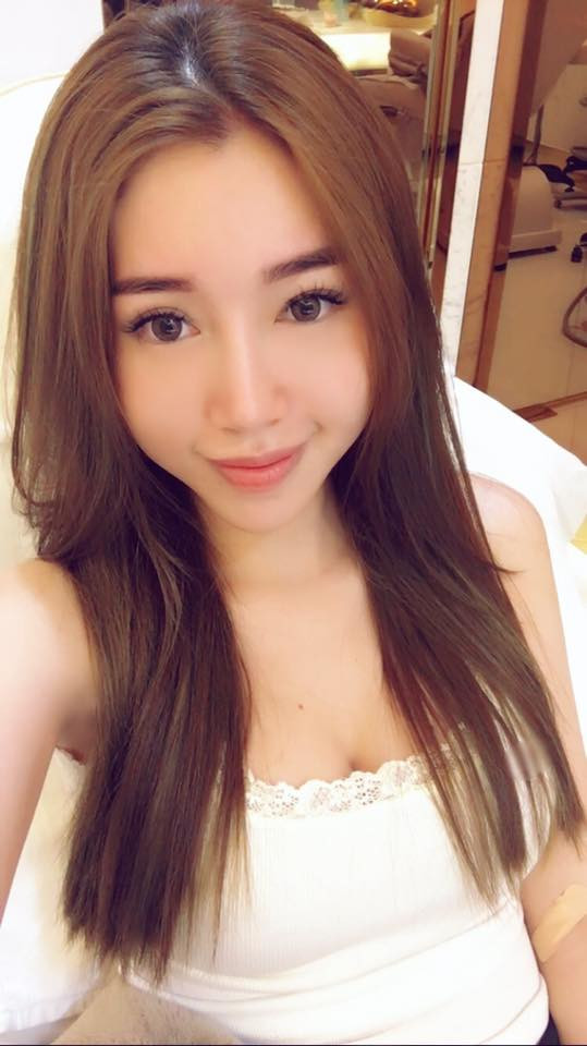 "Hotgirl vòng một" Elly Trần selfile đầy sexy "người hiền, da đẹp".