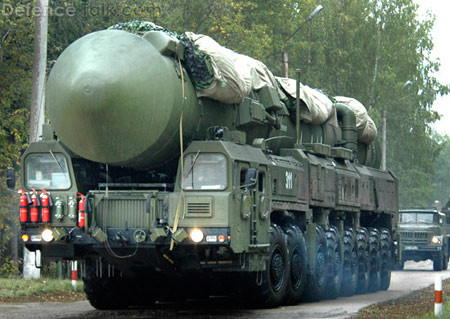 Yars RS-24: ICBM được bảo vệ tốt nhất. Quốc gia sản xuất: Nga, phóng lần đầu năm 2007. Tầm bắn 11.000 km. Khác với Topol-M, RS-24 mang phần chiến đấu với nhiều đầu đạn tự tách (MIRV). Ngoài các đầu đạn, Yars còn có thể mang tổ hợp các phương tiện đột phá phòng thủ tên lửa nên gây khó khăn lớn cho đối phương trong việc phát hiện và chặn đánh tên lửa.