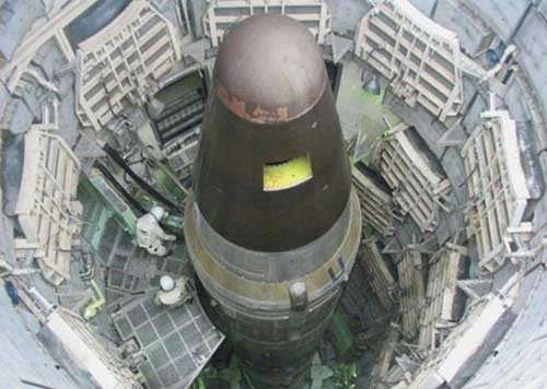 LGM-30G Minuteman: ICBM bay nhanh nhất. Quốc gia sản xuất: Mỹ, phóng lần đầu năm 1966. Trọng lượng phóng của tên lửa này 35,5 tấn, tầm bắn 13.000 km. LGM-30G Minuteman được cho là ICBM bay nhanh nhất thế giới và có thể đạt tốc độ hơn 24.000 km/h ở giai đoạn bay cuối .