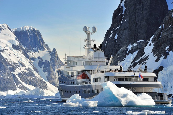 M/Y Legend ban đầu được chế tạo tại Hà Lan vào năm 1974 với tên gọi Class 1, chạy trên vùng biển Baltic trong suốt thời chiến tranh lạnh. Năm 2013, Jan Verkerk và 2 nhà đầu tư khác đã mua lại du thuyền này và sửa chữa, thêm nhiều tiện ích hoàn toàn mới.