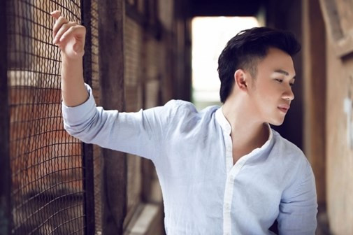 Nam ca sĩ Dương Triệu Vũ chính là người em trai có tên Tuấn Linh của danh hài Hoài Linh.