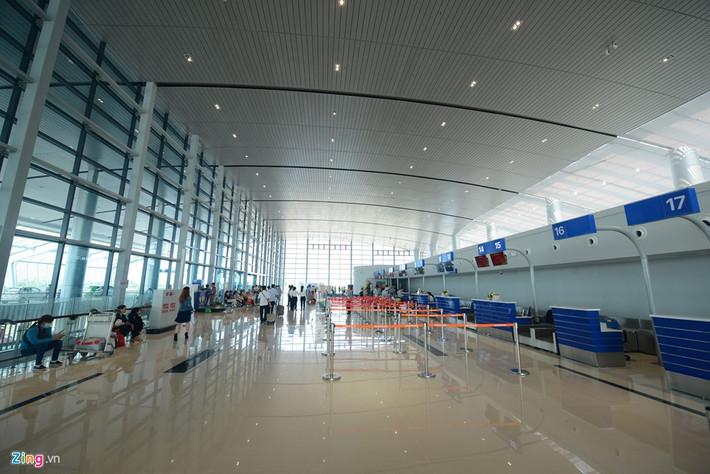 Đây sẽ là Cảng hàng không quốc tế cấp 4E theo quy định của ICAO, sản lượng vận chuyển 2 triệu lượt hành khách/năm. 29 quầy làm thủ tục đảm bảo đáp ứng 800 người/giờ.