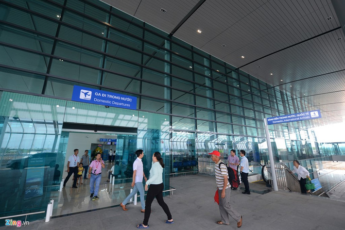 Hiện nay, Cảng hàng không Cát Bi khai thác chủ yếu các đường bay nội địa. Theo quy hoạch mạng cảng hàng không, sân bay được Thủ tướng Chính phủ phê duyệt, Cát Bi được xác định là Cảng hàng không quốc tế trong giai đoạn từ năm 2015 định hướng đến năm 2025.