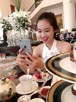 Dù bị ông bầu Khắc Tiệp từ chối nhận nhưng hot girl Thúy Vi vẫn có được thành công nhanh chóng.