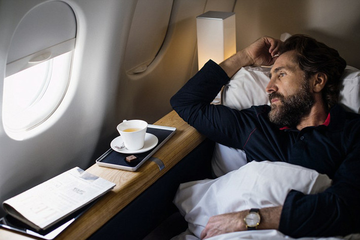 Chuyến bay Dubai tới Muscat của Swiss International Air Lines Thực tế bạn không có thời gian xem hết một bộ phim trong hành trình chỉ 45 phút nhưng hành khách sẽ được hưởng một trải nghiệm thực sự thoải mái trên chuyến bay.