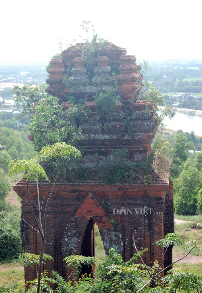 Tháp Cổng (phía Nam).