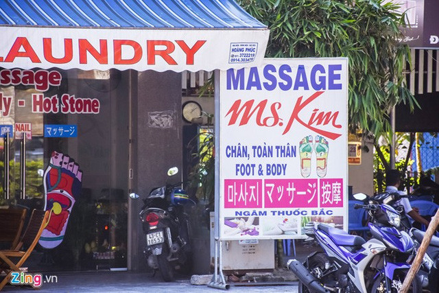 Để kiểm chứng những hoài nghi trên, phóng viên đã ghé vào một quán massage thì ngay lập tức bị mời ra ngoài.