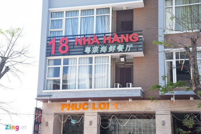 Biển hiệu của các nhà hàng, khách sạn ở đây đều có chữ Trung Quốc và các ký tự bằng số rất lạ. Nhiều người lo ngại nếu chính quyền địa phương không có biện pháp ngăn chặn thì trong tương lai không xa, ở tuyến đường ven biển Đà Nẵng sẽ xuất hiện phố Trung Quốc.