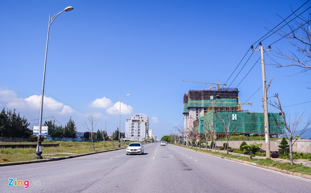Còn đại tá Nguyễn Lành - nguyên Sư đoàn trưởng Sư đoàn 375 - Quân chủng Phòng không không quân, cho biết: "Tuyệt đối không được để cho bất cứ cá nhân, đơn vị nào xây dựng các tòa nhà cao hơn 12 m sát sân bay".