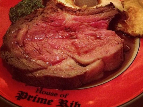 6. Bít tết của nhà hàng House of Prime Rib (San Francisco, California) Phục vụ theo phong cách Anh, quán bít tết này không trang trí cầu kỳ mà mang lại cảm giác ấm cúng, cho thực khách không gian để hoàn toàn chìm đắm và tận hưởng món ăn.