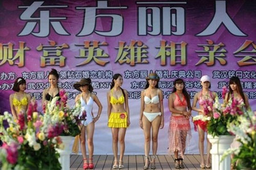 Một đại gia giấu tên ở Quảng Châu (Trung Quốc) cũng đã bỏ ra 5 triệu nhân dân tệ (khoảng 1 triệu đô la Mỹ) để mở cuộc thi kén vợ còn trinh tiết.