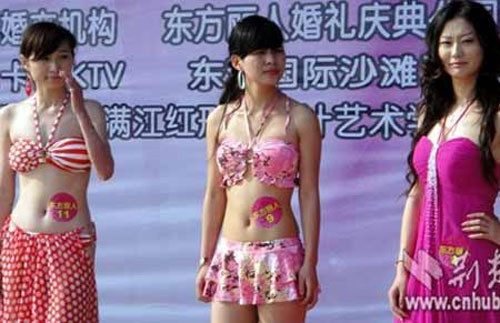Nhiều đại gia Trung Quốc đã sẵn sàng bỏ ra hàng tỷ đồng để phục vụ cho việc tuyển vợ. Những đại gia này đều mong muốn có được một cô vợ vừa xinh đẹp, vừa còn trinh và có học vấn cao.