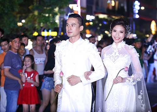 Trước đó cả 2 tổ chức đám cưới rất xa hoa.