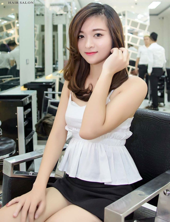"Em bị "nổi tiếng" bất đắc dĩ. Chưa bao giờ em muốn làm người nổi tiếng. Anh thấy đấy, mấy đêm rồi em không ngủ được, không ăn uống gì được. Rồi đây, tương lai của em sẽ về đâu, em thấy quá mong manh. Em không hề muốn mình nổi tiếng, nổi tiếng thì được gì đâu anh. Em chỉ mong sự việc nhanh chóng qua đi để em trở lại cuộc sống vốn có bình thường, kiếm tiền và lo cho gia đình. Giờ em có công việc mới rồi, em sẽ tận tâm với việc mới" - Bích nói.