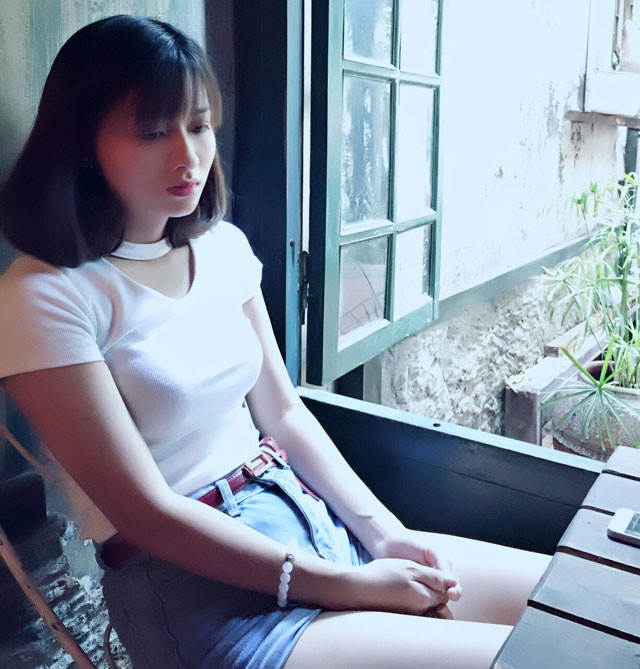 Bích Cherry (tức Lê Thị Bích, sinh năm 1994, quê Mê Linh, HN)- cô gái nổi tiếng bất ngờ sau đám cháy đã có cuộc trò chuyện với phóng viên Dân Việt vào chiều 20/9. Bích nói: "Em rất băn khoăn khi nhận lời mời lên truyền hình vì tính em vốn nhút nhát. Em ăn nói không giỏi cũng không giao lưu nhiều. Em cũng có nhiều nỗi buồn nhất là chuyện quá khứ. Nhưng sau đó em đồng ý trả lời phỏng vấn vì em nghĩ mình càng im lặng thì càng bị nhiều người dè bỉu, mạt sát, chửi rủa".