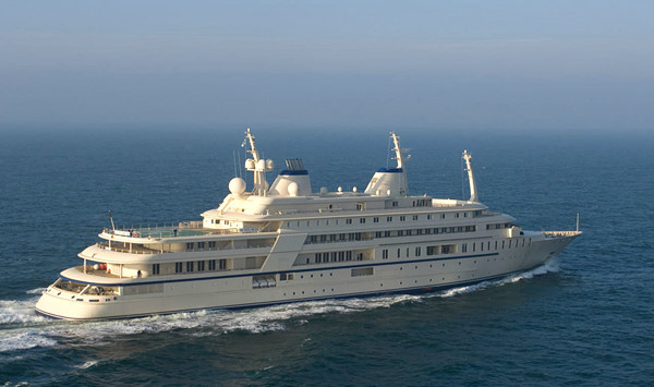 Al Said (300 triệu USD): Thuộc sở hữu của Lürssen Yachts và được đặt tên theo vua của Orman, Qaboos Bin Said Al Said. Bên trong nó là một phòng hòa nhạc lớn đủ để chứa một dàn nhạc 50 thành viên. Sức chứa của AI Said vào khoảng 224 người.