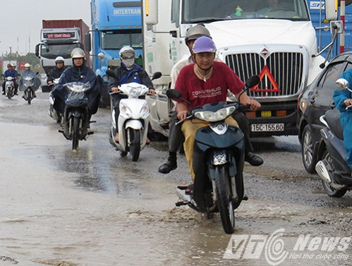 “Làm xiếc” phi qua hố tử thần.