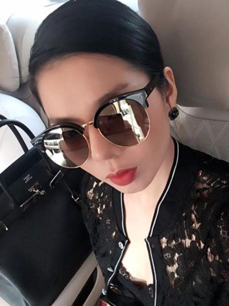 Cô có bộ sưu tập túi xách Hermes của cô rất nhiều màu sắc khác nhau.
