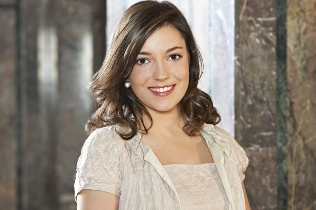 1. Alexandra Josephine Teresa Charlotte Marie Wilhelmine (24 tuổi, Luxembourg) là con gái duy nhất của bá tước Henry và nữ bá tước Maria Teresa. Không chỉ có vẻ ngoài xinh đẹp, Alexandra còn có thể giao tiếp thành thạo 5 thứ tiếng. Nàng công chúa thời hiện đại này sở hữu cái tên dài nhất trong thế giới hoàng gia có niềm đam mê đặc biệt với thể thao. Cô từng tham dự Wimbledon - giải vô địch quần vợt lâu đời và danh tiếng nhất thế giới.
