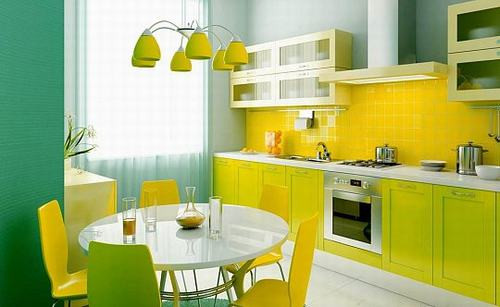 Một căn phòng bếp gam màu văng tông xuyệt tông như thế này thì sao, hẳn là rất đáng để bạn phải suy nghĩ đúng không? Nhưng nên nhớ là hãy dành chỗ cho những mảng màu tối, trung tính để chung hòa sắc vàng rực rỡ nhé!