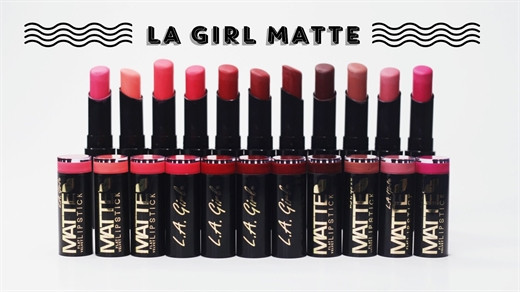 2. L.A Girl Matte Flat Velvet Lipstick (4$- 90.000đ) Đây là một thỏi son môi “làm mưa làm gió” thế giới mỹ phẩm suốt thời gian vừa qua. Với mức giá khá ổn, bao bì cũng không quá lỏng lẻo mà ngược lại khá chắc chắn. Thân son còn có một hộp nhỏ chứa một khay son dưỡng trùng với màu son, nếu môi bạn nào quá khô có thể tận dụng lớp son dưỡng này để lót cho môi cũng rất ổn. Màu son lên rất đậm và lì, đây quả là một sự lựa chọn rất tuyệt cho những cô nàng mê son lì nhưng hầu bao kém “rủng rỉnh” nhé!
