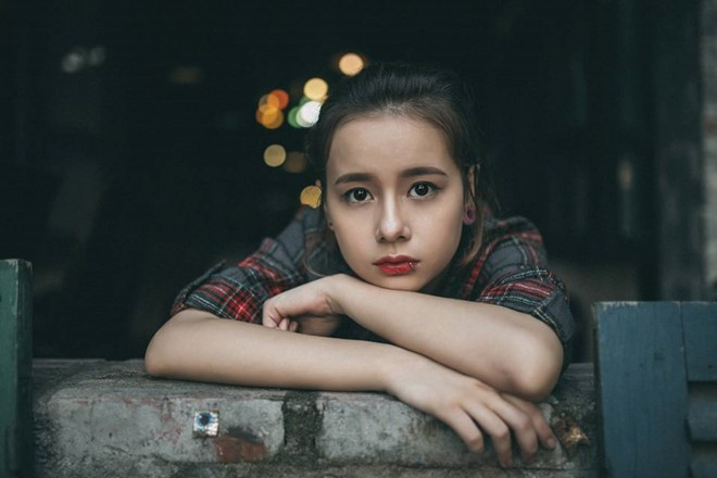 Danuta Sandra: Sở hữu vẻ đẹp “gây thương nhớ”, cô gái mang trong mình dòng máu Việt - Ba Lan từng là tâm điểm của cộng đồng mạng nhờ bộ ảnh chụp chung với anh trai. Mới 16 tuổi, Danuta là một trong những hot girl nổi bật của xứ Nghệ. Ảnh: FBNV.