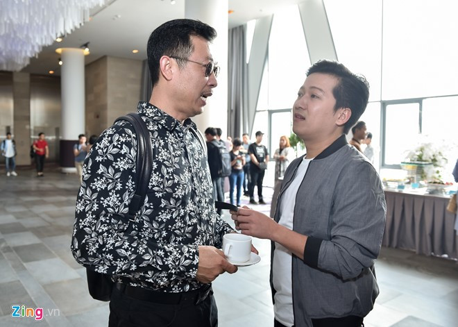 Mặc dù tuổi đã lớn nhưng Vân Sơn cũng "máu" không kém Chí Tài. Anh sẵn sàng lao vào những thử thách nguy hiểm để "răn đe" Trấn Thành và Trường Giang.