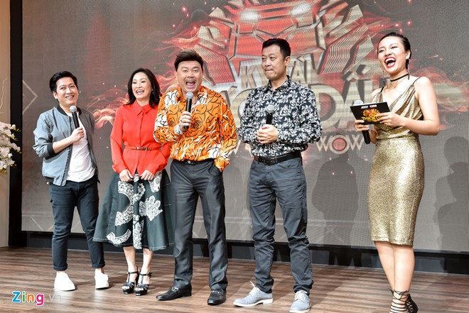 Game show này được mua bản quyền từ Ching Roy Ching Lan - Wow Wow Wow, được phát sóng 26 năm ở Thái Lan. 5 đội trưởng: Vân Sơn - Chí Tài - Hồng Đào - Trường Giang - Trấn Thành sẽ kết hợp với khách mời và những nhân tài vượt qua nhiều thử thách của chương trình.
