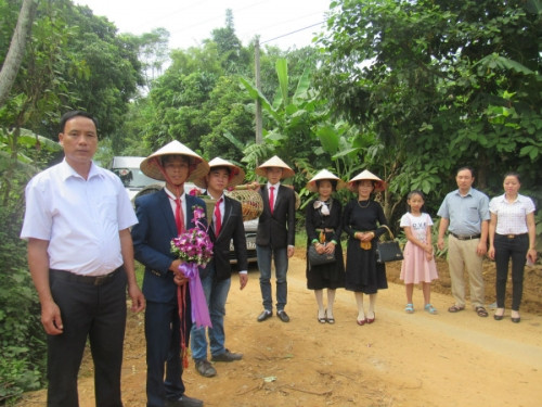 Đoàn đi rước dâu.