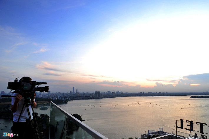 Hồ Tây còn là nguồn cảm hứng cho các nhiếp ảnh gia, nhà quay phim, cho ra đời những tác phẩm phong cảnh tuyệt đẹp về thủ đô của Việt Nam.