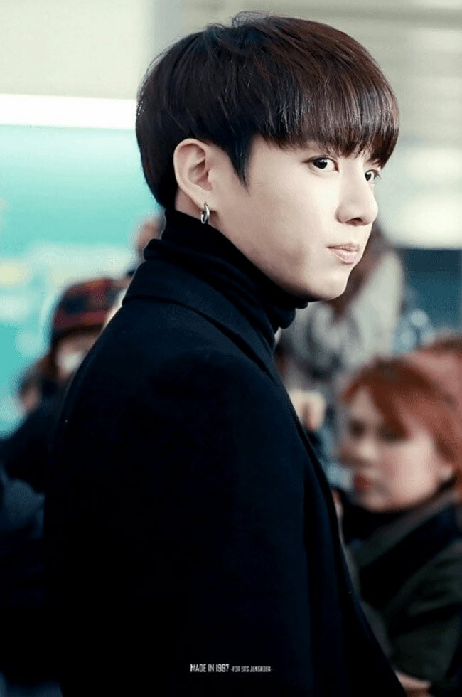Jung Kook là em út được chú ý nhất trong nhóm BTS vì vẻ ngoài điển trai và tính cách vừa hài hước vừa ngây thơ, đáng yêu.