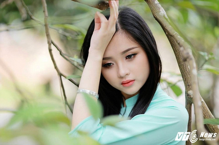 Xinh đẹp, tài năng, cô từng đạt giải “Gương mặt khả ái” trong cuộc thi Người đẹp xứ Tuyên năm 2015, giải “Nữ sinh Việt Nam ấn tượng” tháng 2 (do báo Tiền phong tổ chức) và nhiều giải thưởng khác.