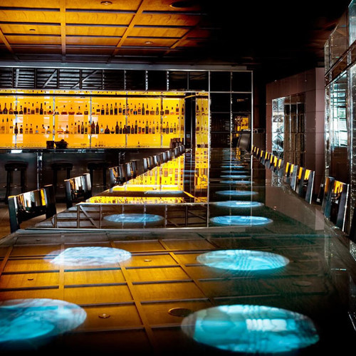 Bar Centro (Los Angeles, Mỹ): Nơi đây nổi tiếng với sự kết hợp của những loại cocktail cổ điển và hiện đại, một trải nghiệm thú vị cho những người lần đầu thưởng thức.