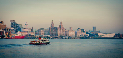Thành phố Liverpool, Anh Thành phố Liverpool đã phát triển thành một trong những trung tâm thương mại lớn nhất thế giới vào thế kỷ thứ 18 và 19. Nơi đây đóng vai trò quan trọng trong sự phát triển của Vương quốc Anh và trở thành một cảng lớn ở châu Âu. Mặc dù vậy, tổ chức UNESCO cảnh báo các dự án xây dựng lại tại khu vực này có thể phá vỡ các di sản lịch sử tại đây.