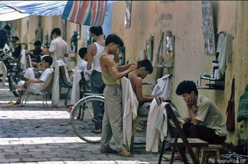 Một tiệm cắt tóc giản dị.