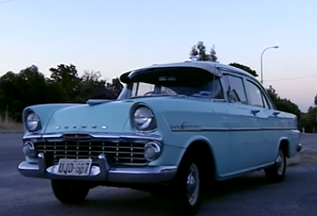Sau khi xe Holden đời 1963 đâm vào hình nộm, không bộ phận nào đập vào kính trước. Như vậy cảnh sát đã suy luận sai khi họ cho rằng cơ thể nạn nhân gây nên vết lõm hoặc rạn nứt trên kính chắn gió.