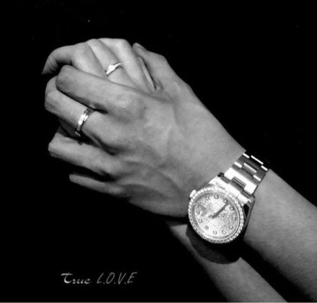Hình ảnh đôi tay đan vào nhau với lời chú thích "True LOVE" mà được Midu và "thiếu gia bí mật" của cô đưa lên trang cá nhân khiến cư dân showbiz càng quyết tâm đi tìm thông tin về anh. Theo đó, bạn trai Midu tên là Phan Thành, là chủ sở hữu nhiều trung tâm thương mại lớn và loạt nhà hàng sang trọng tại thành phố Hồ Chí Minh. Ngoài ra, Phan Thành cũng được nhắc đến với việc sở hữu bộ sưu tầm "xế" khủng trị giá hàng trăm tỷ.