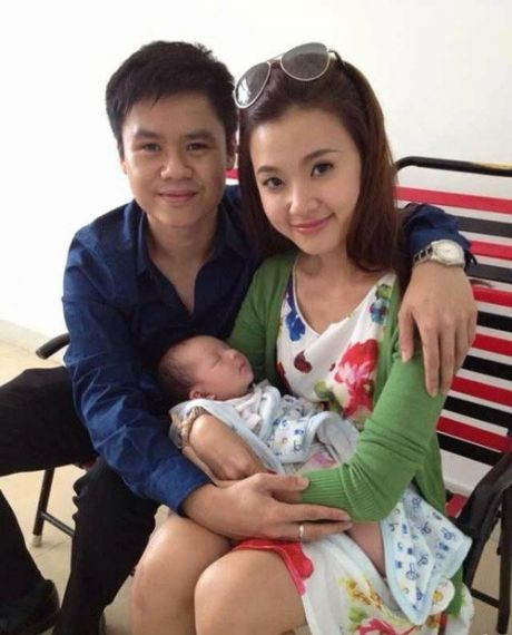 Hình ảnh ngập tràn hạnh phúc của Midu – Phan Thành khi bế em bé khiến những người hâm mộ càng hy vọng họ sẽ sớm có một đám cưới hạnh phúc.