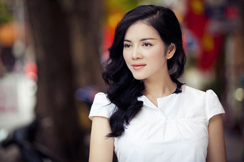 3. Lý Nhã Kỳ Lý Nhã Kỳ nổi tiếng là một trong những ngôi sao giàu có nhất showbiz Viêt. Cô cũng được biết đến với tính cách chịu chi, chịu chơi và rất biết cách hưởng thụ cuộc sống. Không gian sống của cô là một tòa biệt thự dát vàng mà nhiều người phải choáng váng vì độ lộng lẫy và sang trọng của nó.