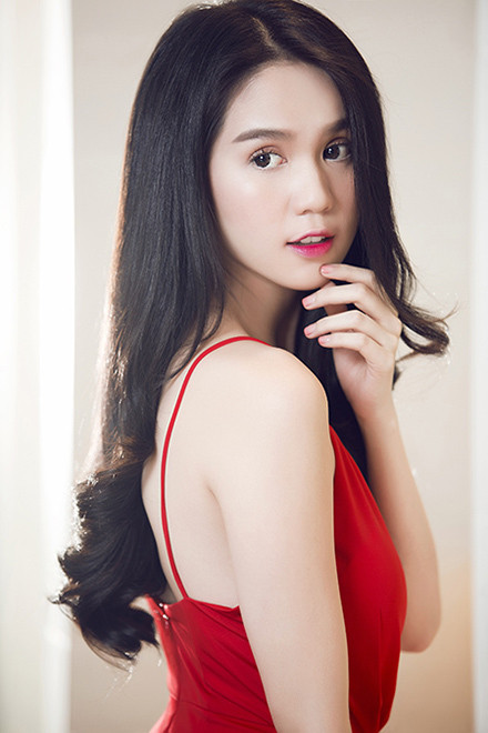 Ngọc Trinh khiến nhiều người phải ghen tỵ vì vóc dáng chuẩn cùng làn da trắng hồng mịn màng của mình.