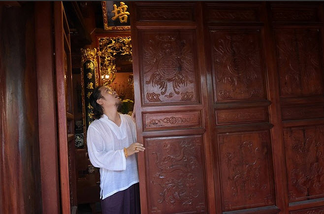 Anh mua mảnh đất này cách đây 10 năm. Sau khi chuyển về sinh sống, các cụ trong làng mới tiết lộ đất này xưa kia là đất cổ tự, thờ Thiền sư Từ Đạo Hạnh.