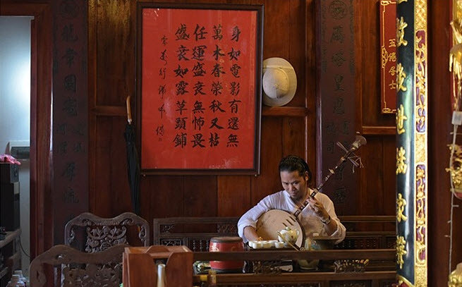 Cuối tuần, anh thường đưa vợ và hai con về đây nghỉ ngơi. Anh muốn cho con có không gian thoáng đãng cũng như hiểu thêm về văn hóa truyền thống Bắc Bộ.