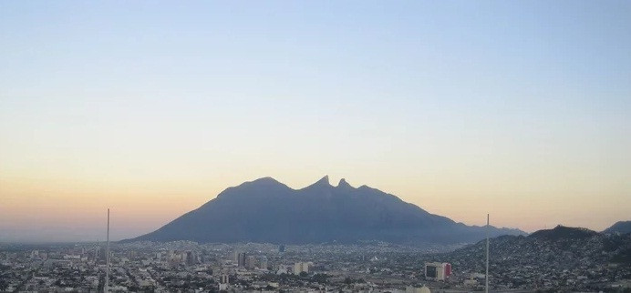 5. Monterrey Thành phố thứ hai của Mexico cũng lọt vào danh sách này là Monterrey. Là một trung tâm quan trọng về giáo dục và công nghiệp ở miền bắc Mexico, mức sinh hoạt phí ở đây được đánh giá là khá vừa phải. Một điểm rất hấp dẫn khác, là hoạt động tuyển dụng ở đây rất tuyệt vời, sinh viên sau khi tốt nghiệp được đánh giá cao, dễ dàng tìm kiếm được công việc phù hợp với khả năng và yêu cầu của mình.