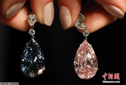 Tuy mới chỉ ra mắt công chúng cách đây vài ngày, nhưng đôi khuyên tai kim cương xanh có tên “Apollo và Artemis” đã nhanh chóng thu hút sự chú ý của những nhà sưu tầm đá quý.