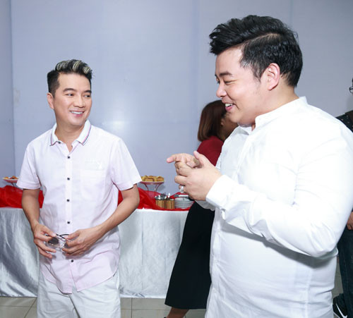 Kể từ khi giảng hoà và cùng tham gia Thần tượng Bolero, mối quan hệ của Mr. Đàm và Quang Lê đã không còn căng thẳng như trước. Trong những tập vừa lên sóng, cả hai không ít lần trêu ghẹo, chọc cười khán giả bằng những màn đấu đá hài hước trên ghế nóng.