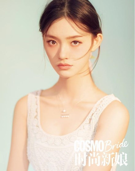 Dù hiện tại rất nổi tiếng song nữ diễn viên Lâm Duẫn vẫn hứng chịu nhiều chỉ trích của cư dân mạng cho rằng cô nàng diễn xuất quá tẻ nhạt, gương mặt cứng đơ thiếu cảm xúc, giả nai, ra vẻ trong sáng… nhưng lúc nào cũng được Châu Tinh Trì ưu ái.