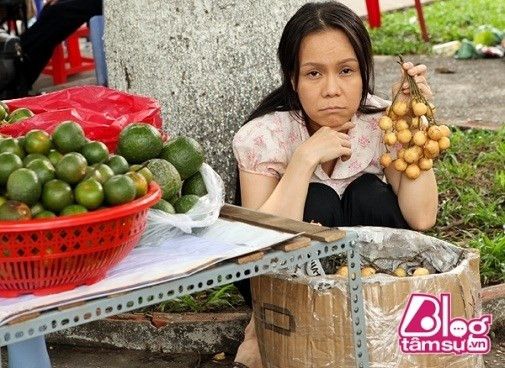 Gương mặt nhợt nhạt, thiếu sức sống của Việt Hương.