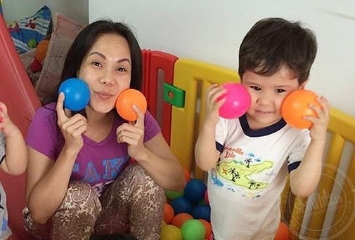 Khi để mặt mộc, danh hài Việt Hương như trở thành một người hoàn toàn khác.
