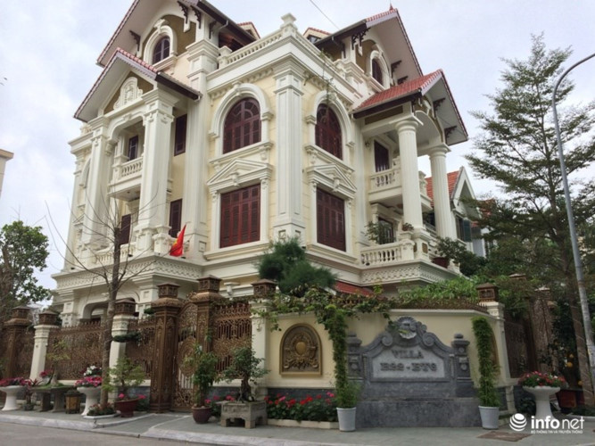Mỗi căn biệt thự mang một phong cách khác nhau với rất nhiều hoa tươi, cây xanh.