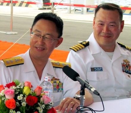 Chuẩn Đô đốc Yoshihiro Goka và Đại tá Hải quân Hoa Kỳ Stanfield Chien, Tổng chỉ huy PP17.
